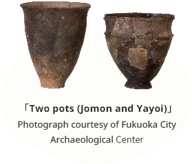 Two pots (Jomon and Yayoi) Photograph courtesy of Fukuoka City Archaeological Center