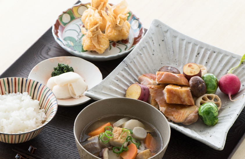 写真:それぞれの器に今回の料理が盛り付けられている